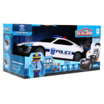 Policajné auto s menšími autíčkami a policajtom